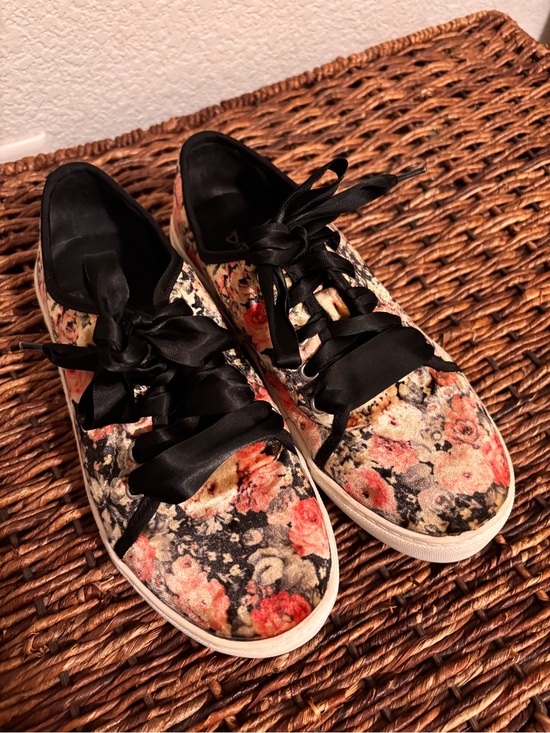 Dirty Laundry Shoes - Dirty Laundry Floral Velvet Sneakers | Size 6.5